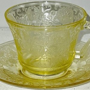 Set of 4 Florentine Poppy by Hazel-Atlas Tea/Coffee Cups with Saucers